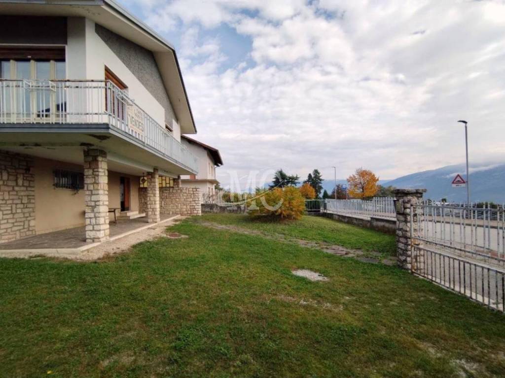 Villa a Brentonico in Viale S.Rocco, 1 - Foto 2