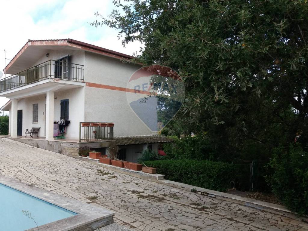 Villa a Aprilia in via avisio, 19 - Foto 2