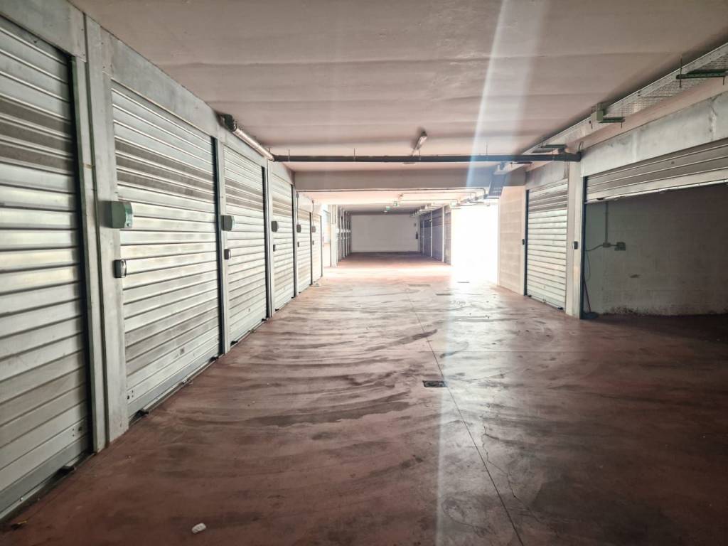 Box / garage a Ciampino in Viale John Fitzgerald Kennedy - Foto 2