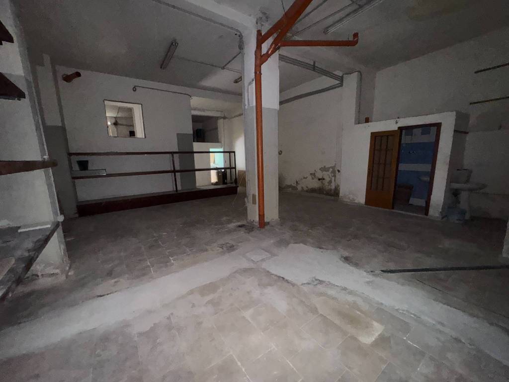 Box / garage a Salerno in Via Gelso, 12 - Foto 2