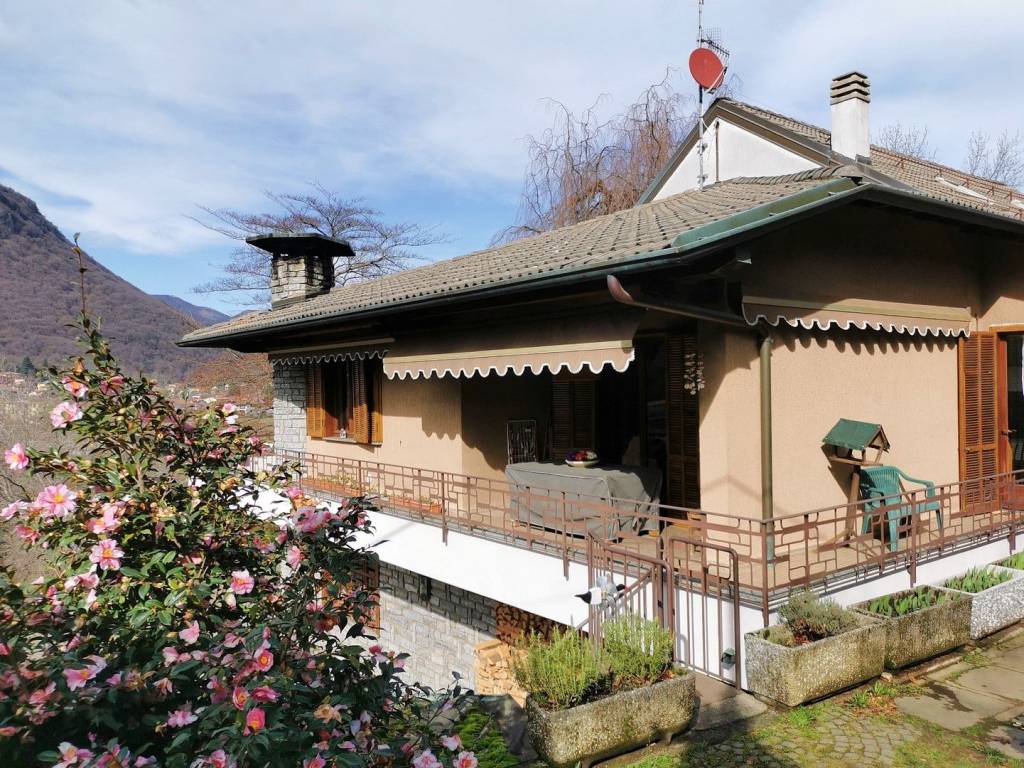 Villa a Arcisate in Via Europa - Foto 2