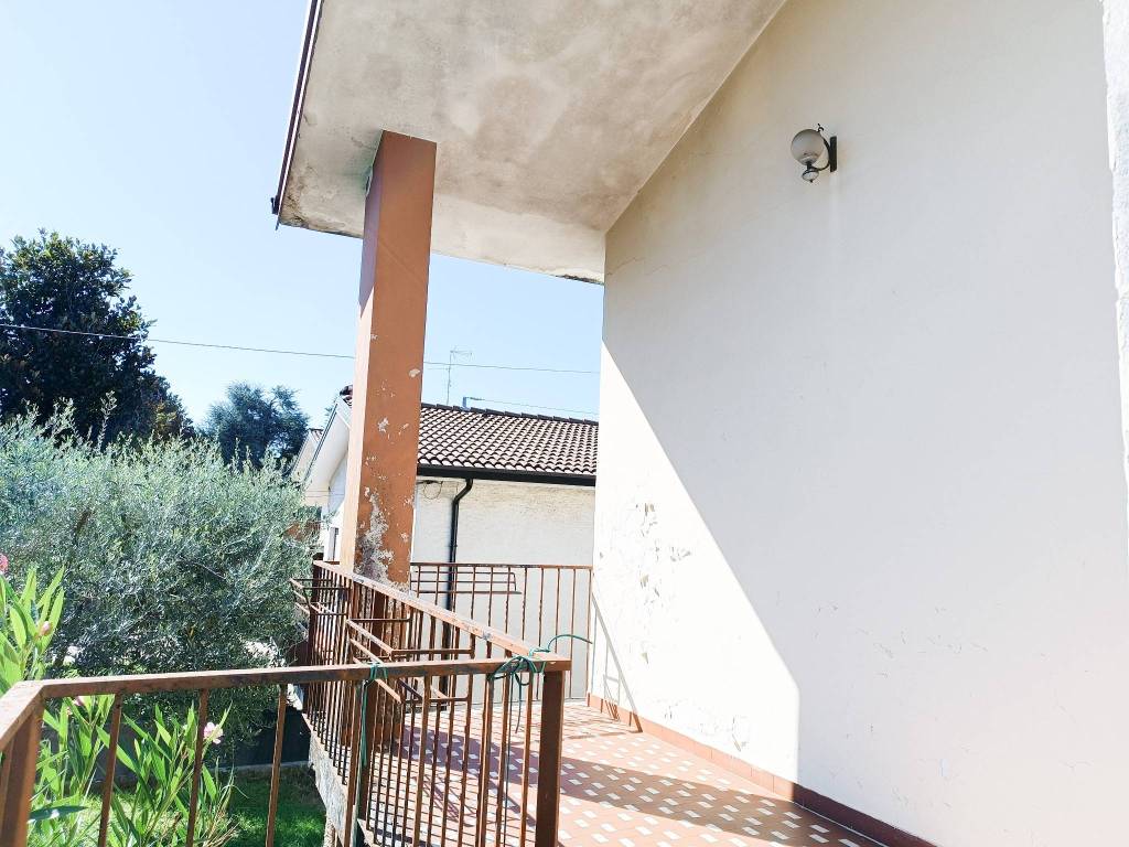 Villa a Corno di rosazzo in Via Jacopo Pirona, 11 - Foto 3