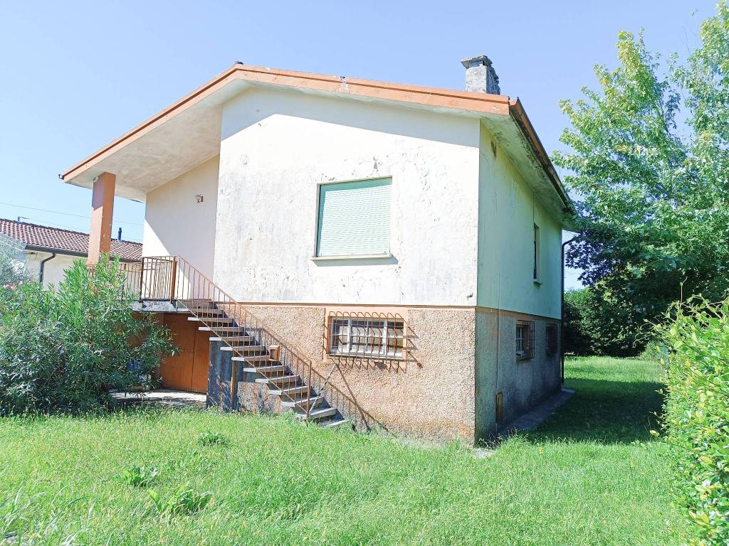 Villa a Corno di rosazzo in Via Jacopo Pirona, 11 - Foto 4