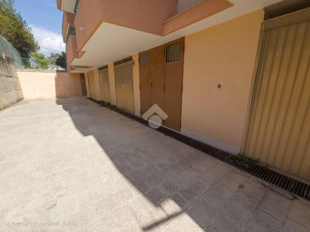Box / garage a Manfredonia in Via Orto Sdanga, 104 - Foto 3
