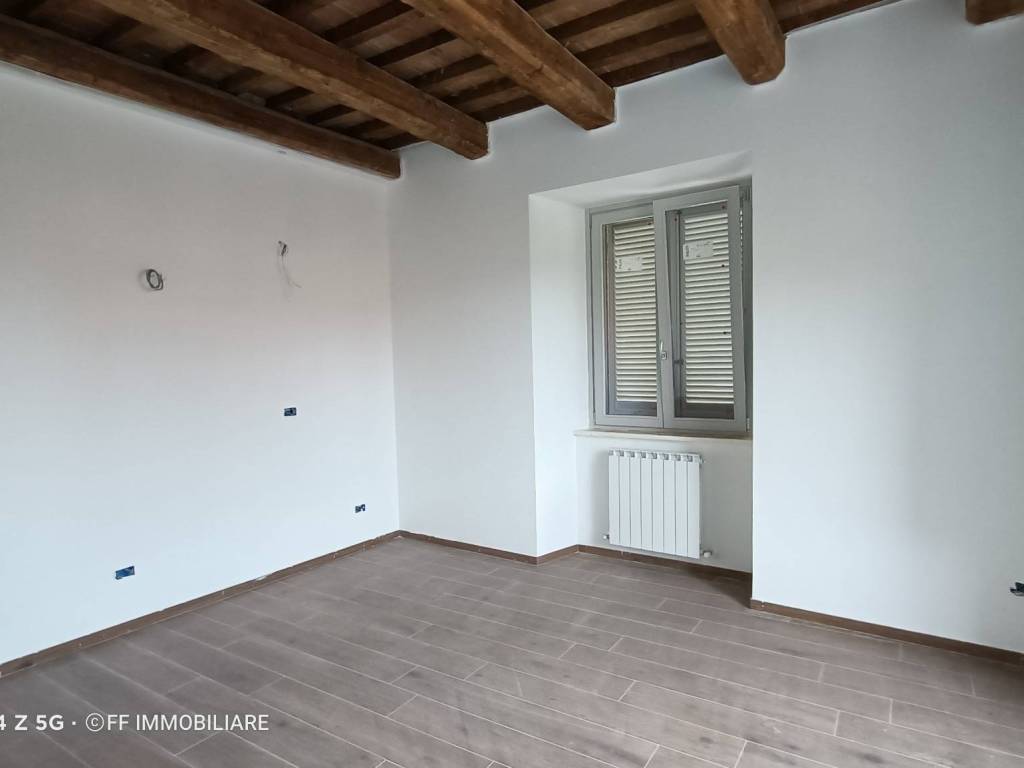 Appartamento a Tolentino in Piazza della Libertà - Foto 2