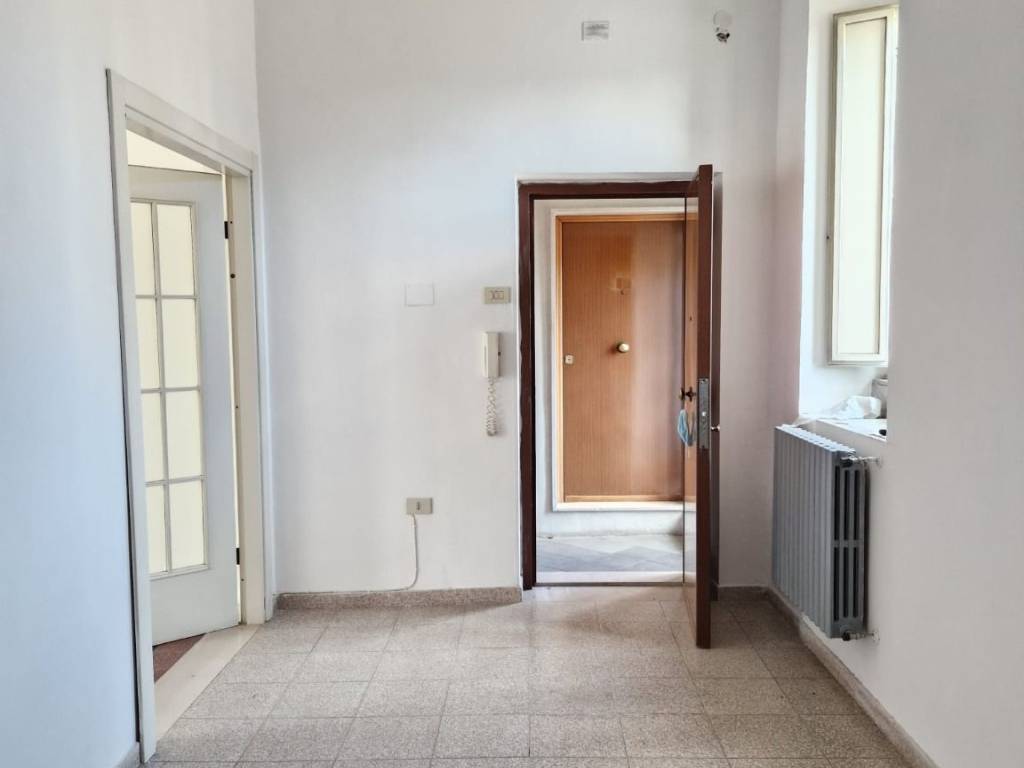 Appartamento a Foggia in Piazza De Carolis, 12 - Foto 2