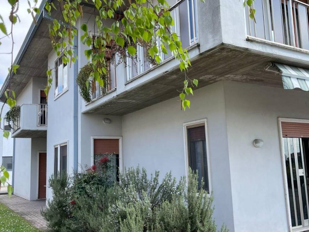 Villa a San bonifacio in Viale delle Fontanelle, 68 - Foto 2