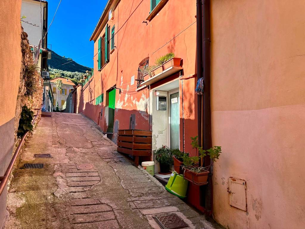 Appartamento a Finale ligure in Via Buonviaggio, 2 - Foto 2