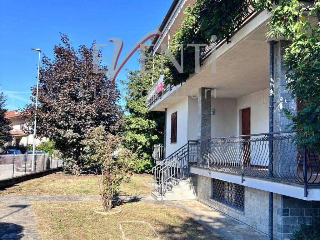Villa a Cavour in Via Manzoni, 12 - Foto 4