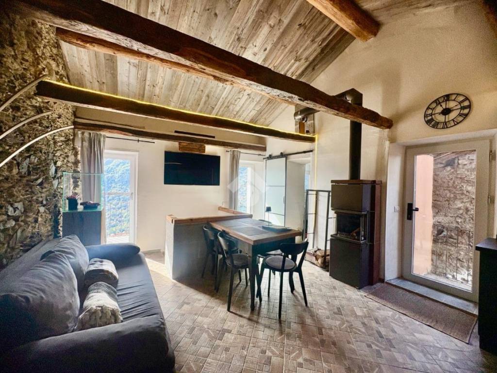Casa indipendente a Gravedona ed uniti in Via Giuseppe Garibaldi, 17 - Foto 3