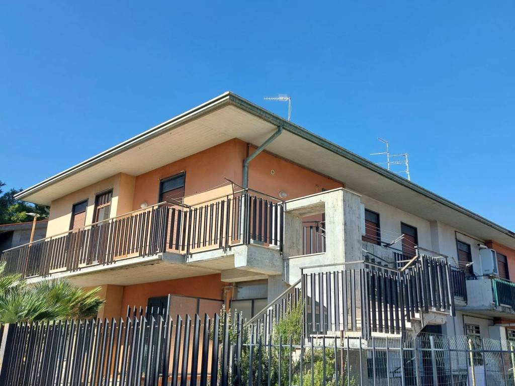 Appartamento a Trecastagni in Via Gioacchino Rossini - Foto 2