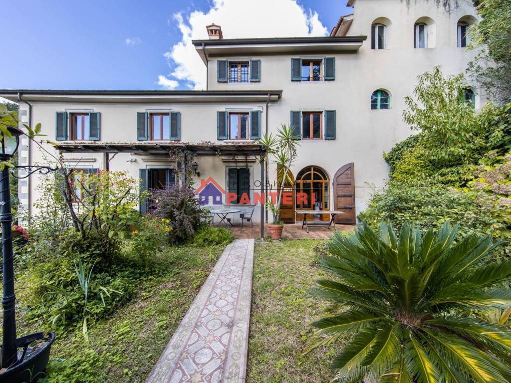 Villa a Pescia in Via Sismondi - Foto 2