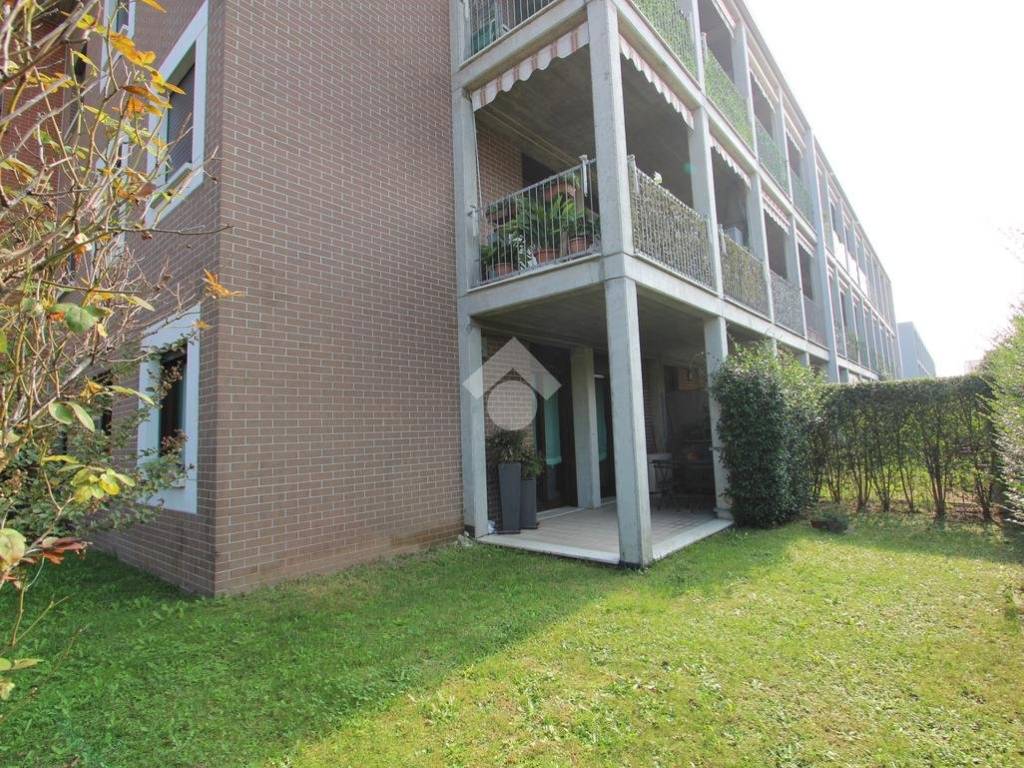Appartamento a Bareggio in Via Piave, 73 - Foto 2