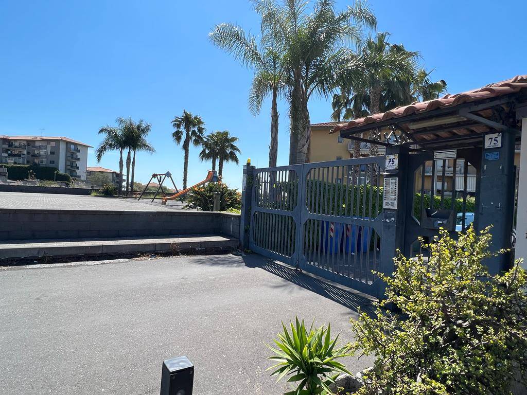 Appartamento a Aci catena in Via Ulisse, 75 - Foto 2