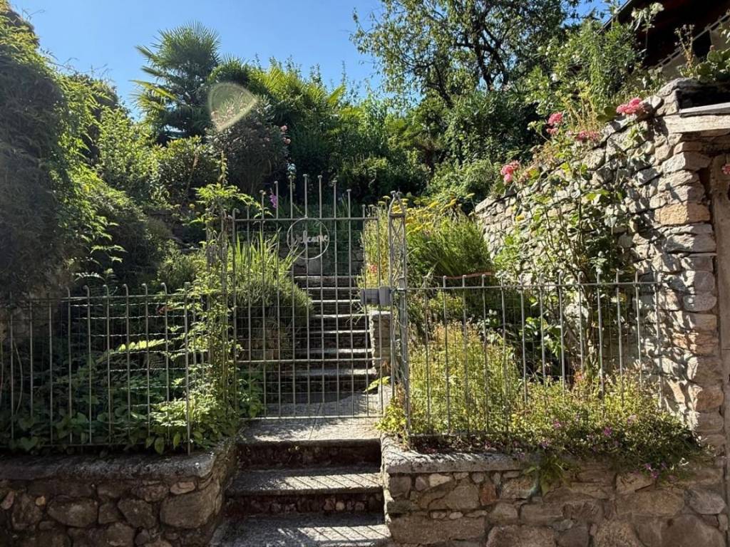 Appartamento a Arona in Via Madonna delle Crocette, 12 - Foto 2