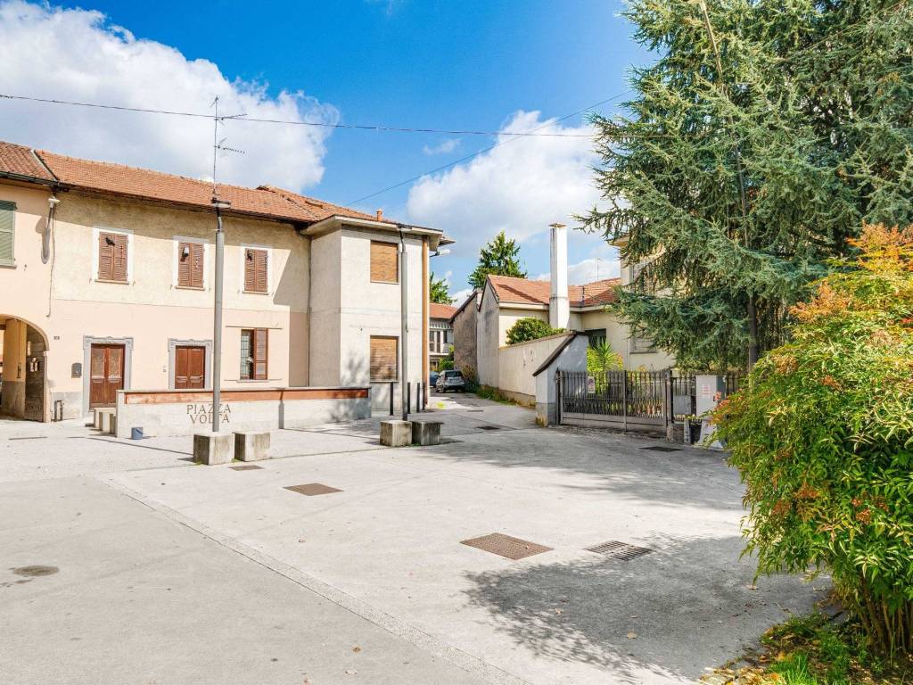 Appartamento a Samarate in Piazza Alessandro Volta, 11 - Foto 2