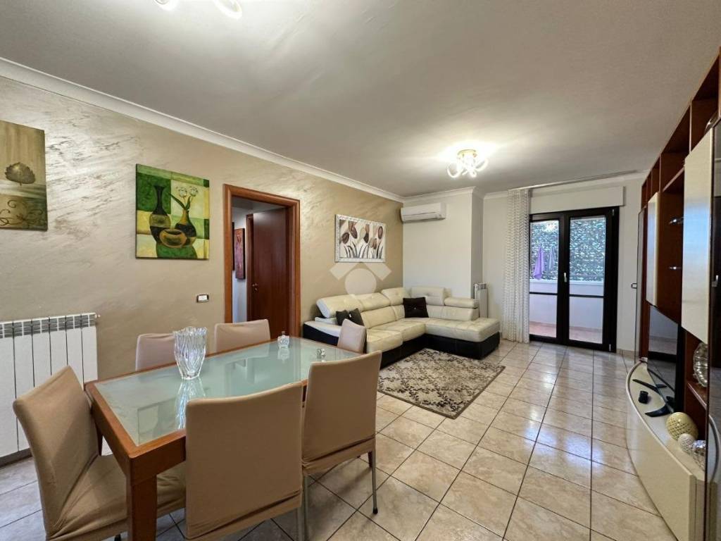 Appartamento a Crotone in Via De curtis, 4 - Foto 2