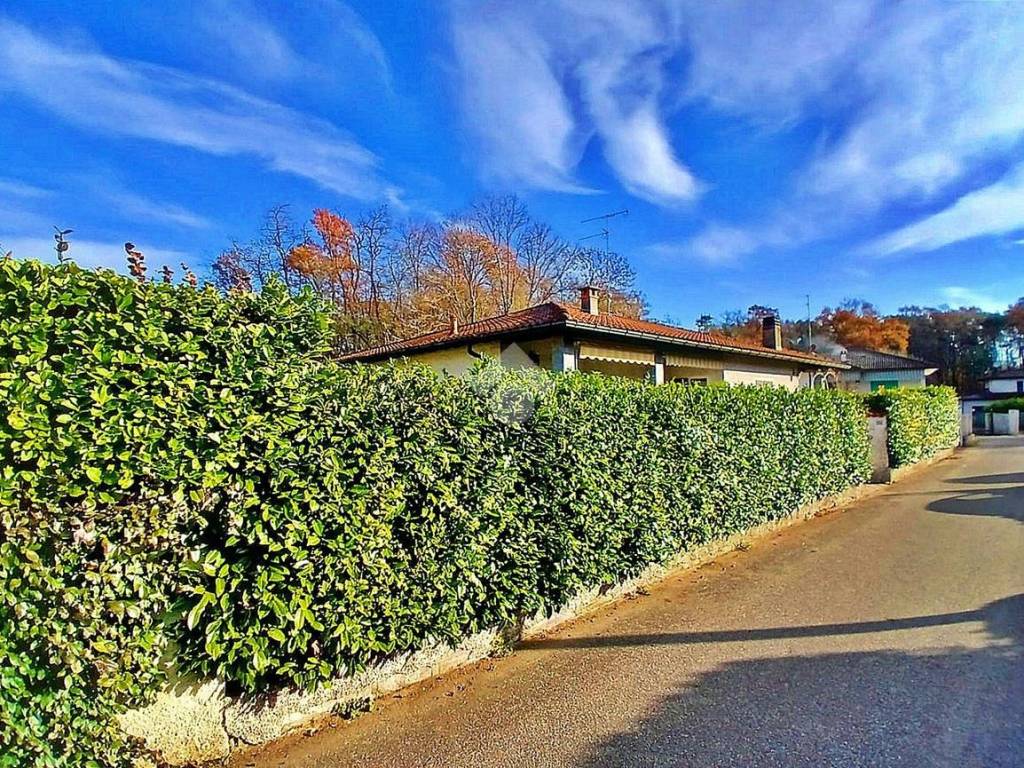 Villa a Ispra in via del Zerto, 354 - Foto 3