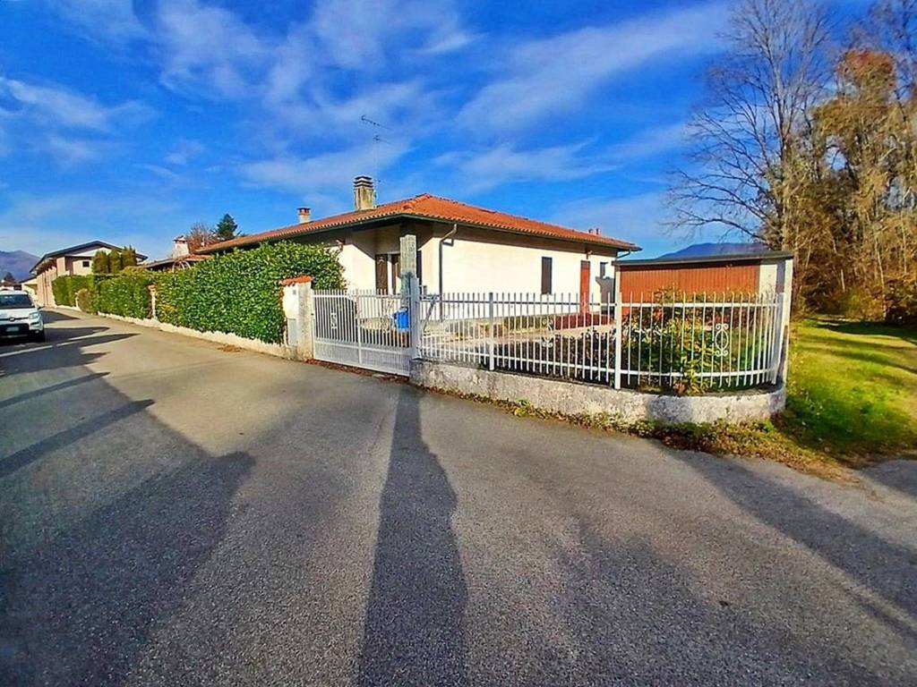 Villa a Ispra in via del Zerto, 354 - Foto 4