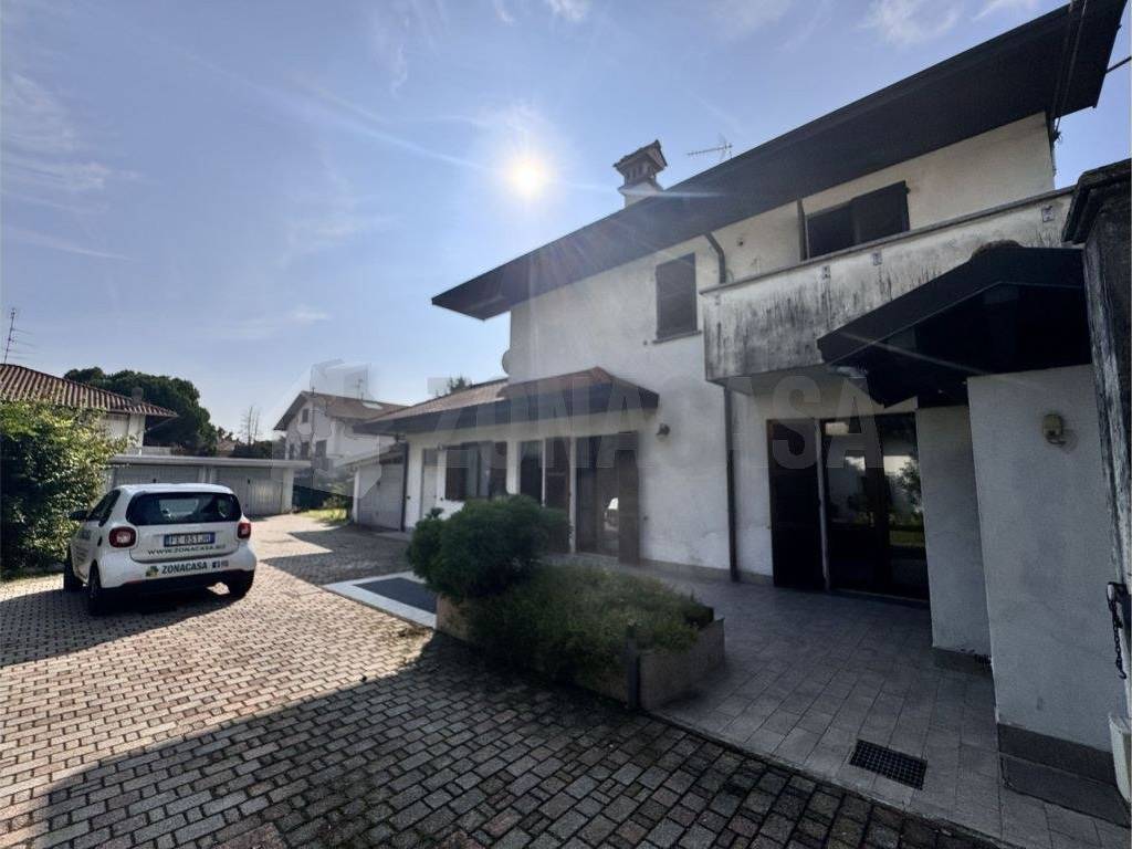 Villa a Lonate pozzolo in Via Reno - Foto 2