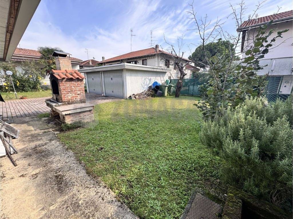 Villa a Lonate pozzolo in Via Reno - Foto 4