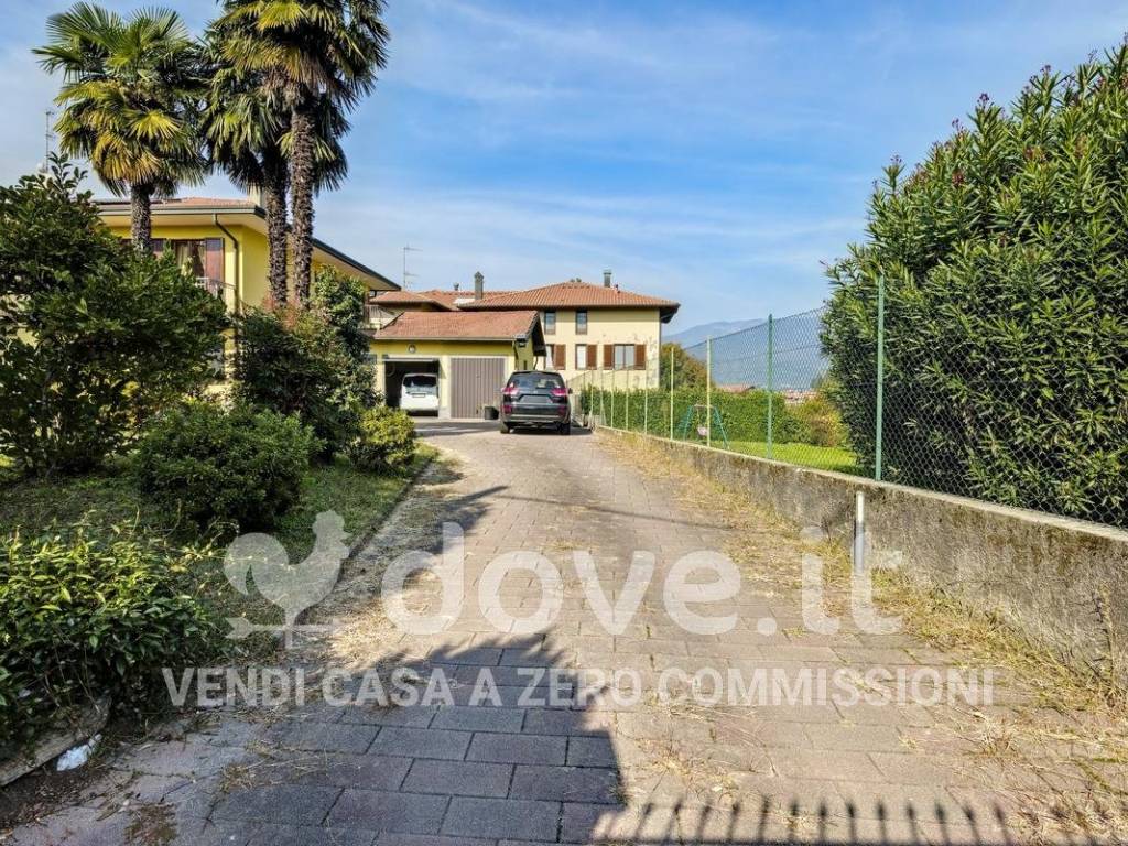 Villa a Biandronno in Via Papa Giovanni XXIII, 1 - Foto 4