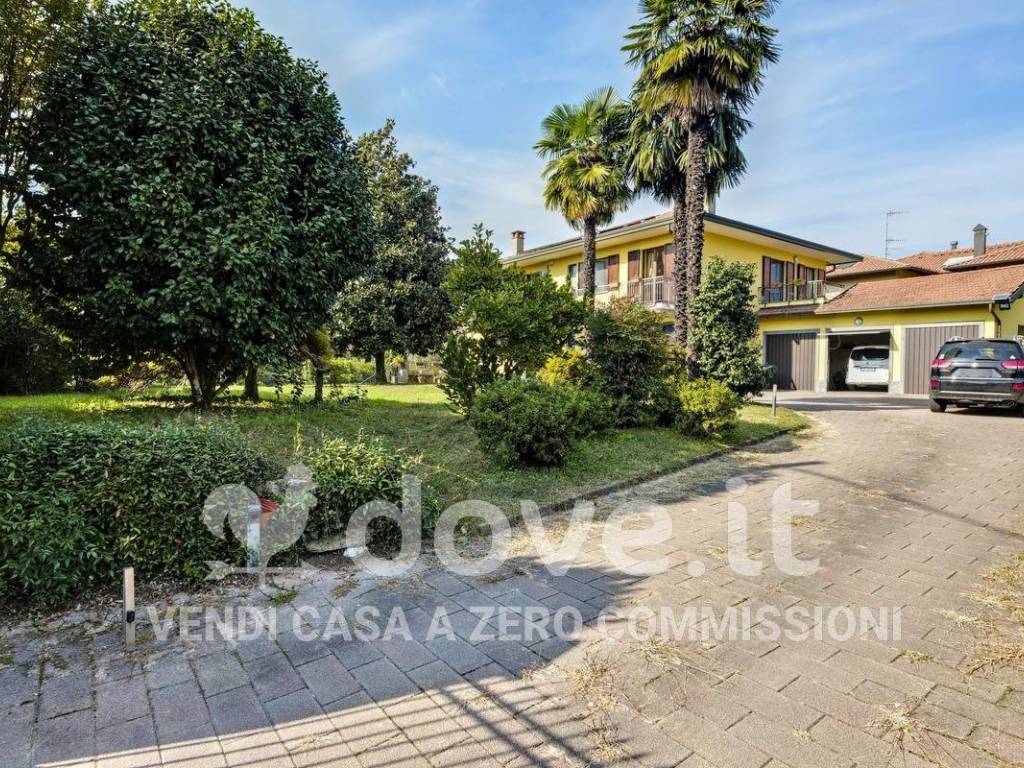 Villa a Biandronno in Via Papa Giovanni XXIII, 1 - Foto 5