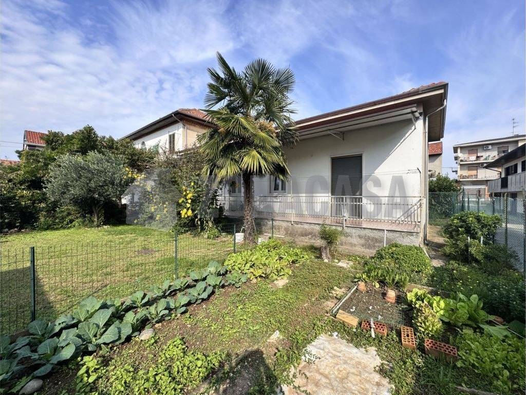 Villa a Lonate pozzolo in Via Reno - Foto 4