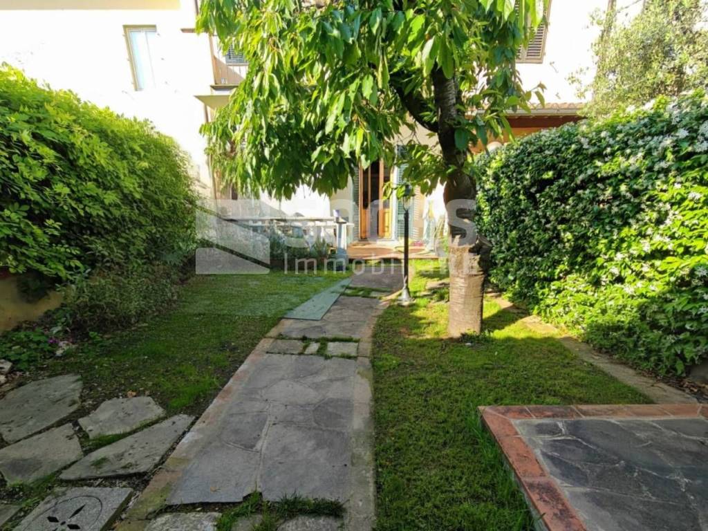 Appartamento a Campi bisenzio in Via Santa Maria - Foto 3