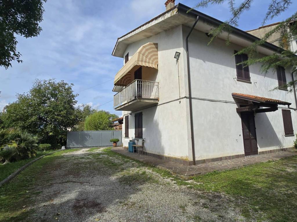 Appartamento a Fucecchio in Strada Provinciale Pesciatina, 229 - Foto 2