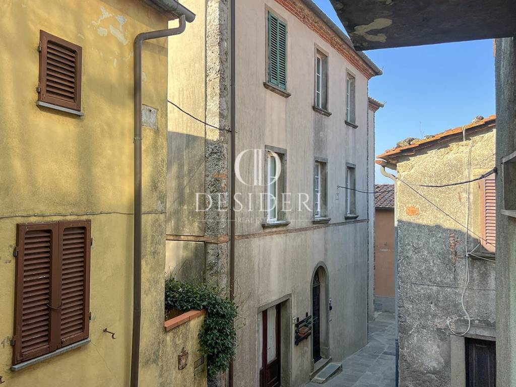 Appartamento a Massa marittima in Piazza Spartaco Lolini ,8 - Foto 4