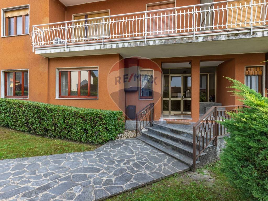 Appartamento a Gavirate in via scalarini, 25 - Foto 2