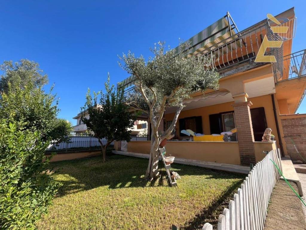Villa a Aprilia in Via Martesana, 54 - Foto 2