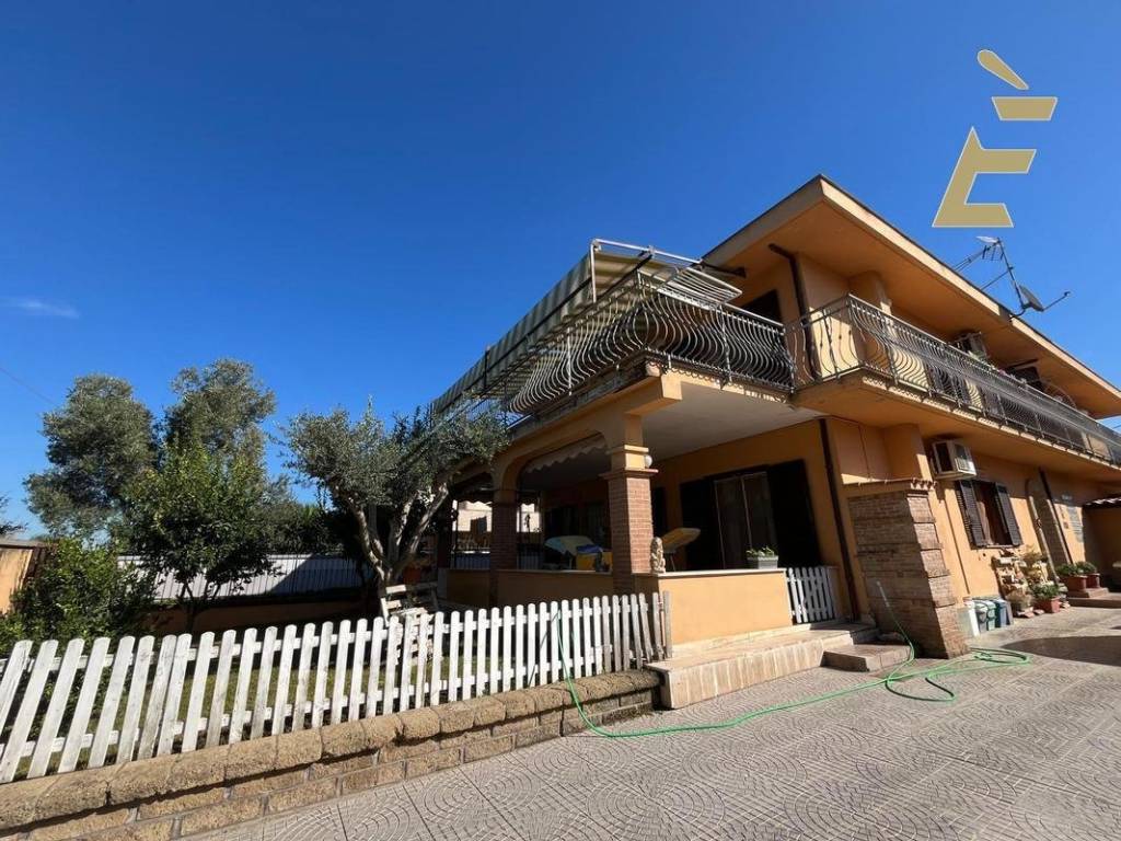 Villa a Aprilia in Via Martesana, 54 - Foto 4