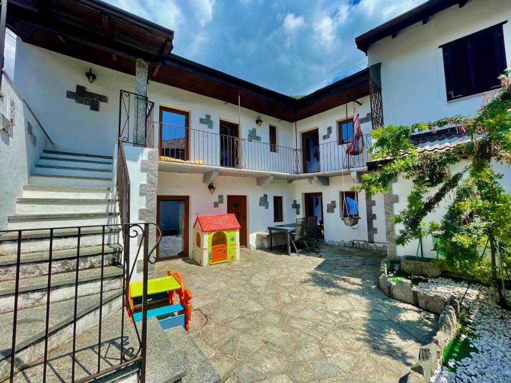 Casa indipendente a Mergozzo in via Pianezza, 19 - Foto 2
