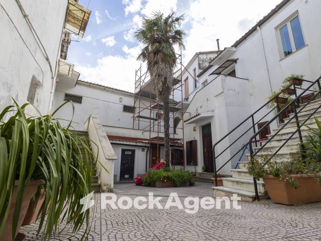 Appartamento a Catanzaro in Largo Raffaele Marincola Cattaneo, 33 - Foto 2