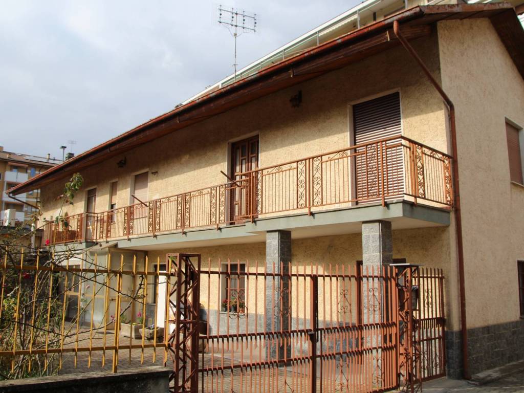 Casa indipendente a Rivoli in Via Giuseppe Malandrino, 6 - Foto 2
