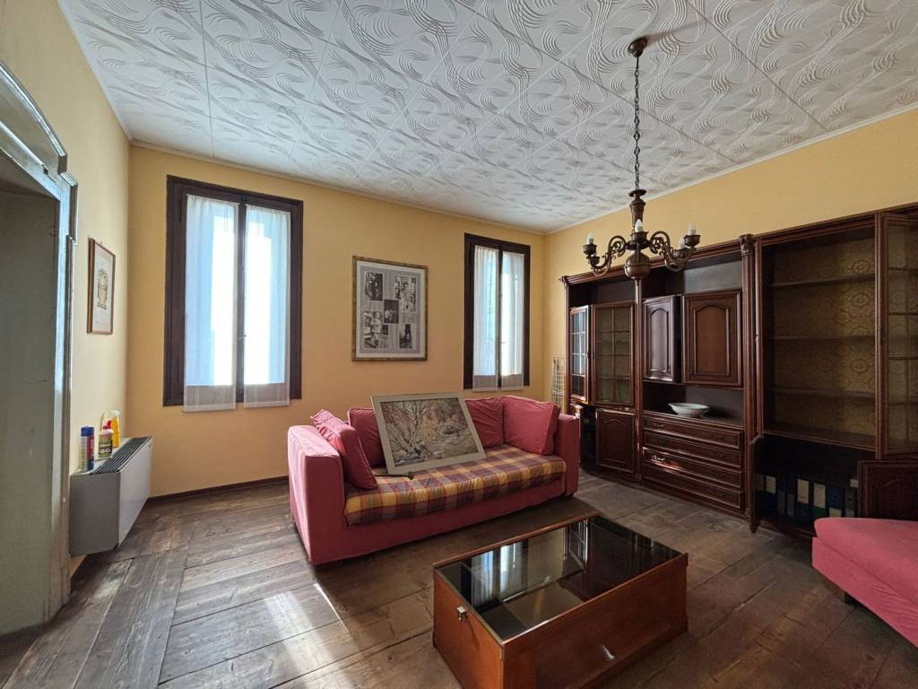 Villa a Legnago in Piazzetta G. Carducci, 1 - Foto 4