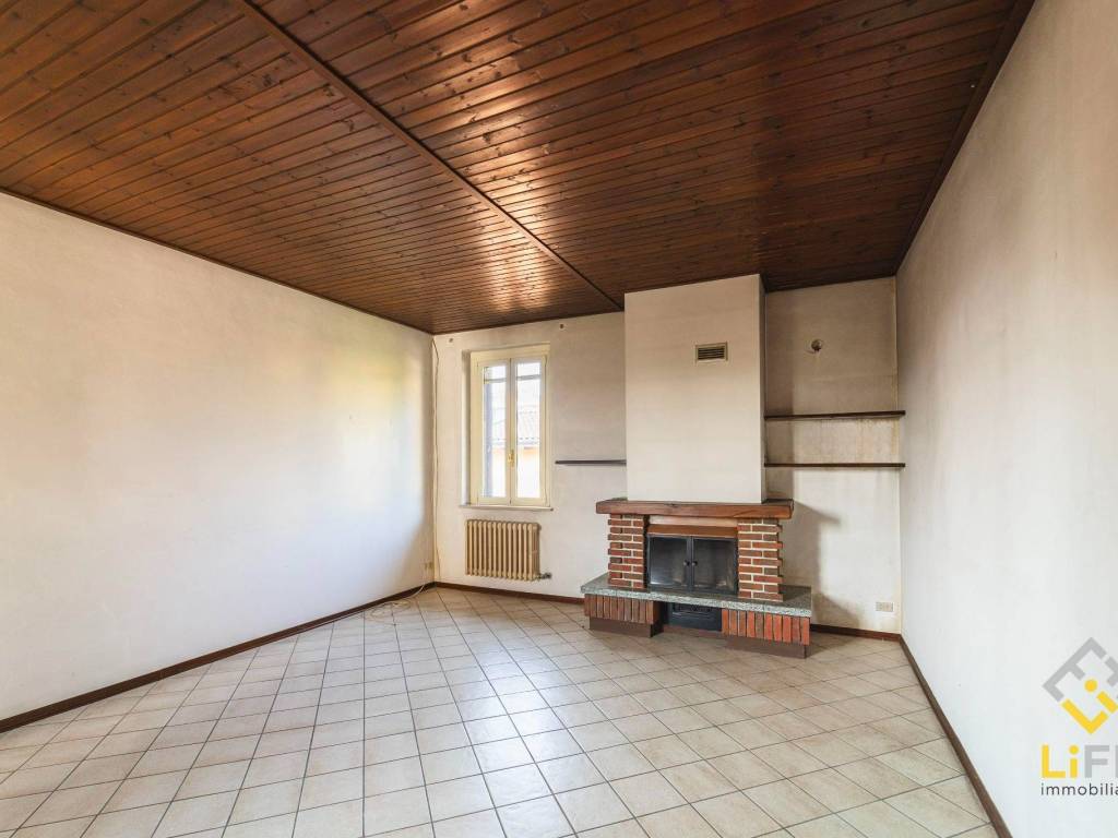 Casa indipendente a Galliate in Via Varallino, 85 - Foto 2