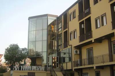 Palazzo / stabile a Sellia marina in Strada Statale Ionica - Foto 2