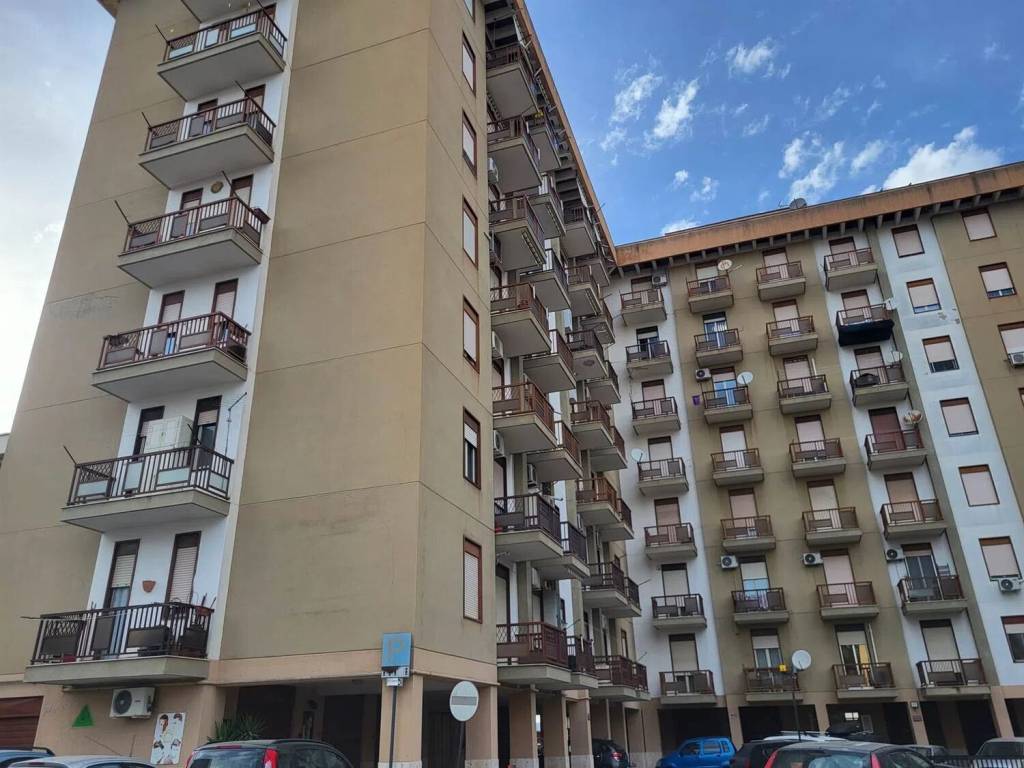 Appartamento a Caltanissetta in Via Leonida Bissolati, 41 - Foto 3
