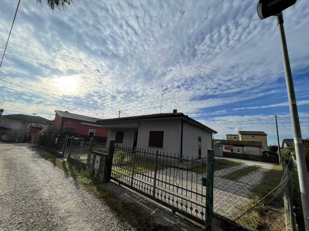 Villa a Porto viro in Via Giuseppe Mazzini, 73 - Foto 4