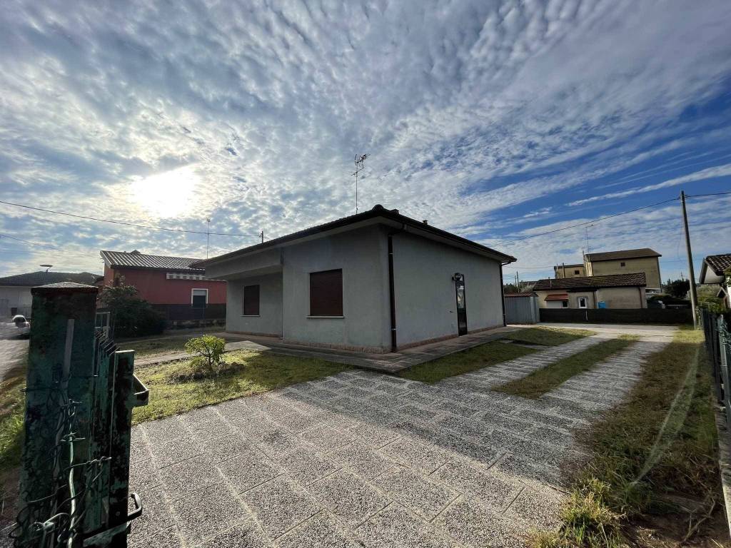 Villa a Porto viro in Via Giuseppe Mazzini, 73 - Foto 5