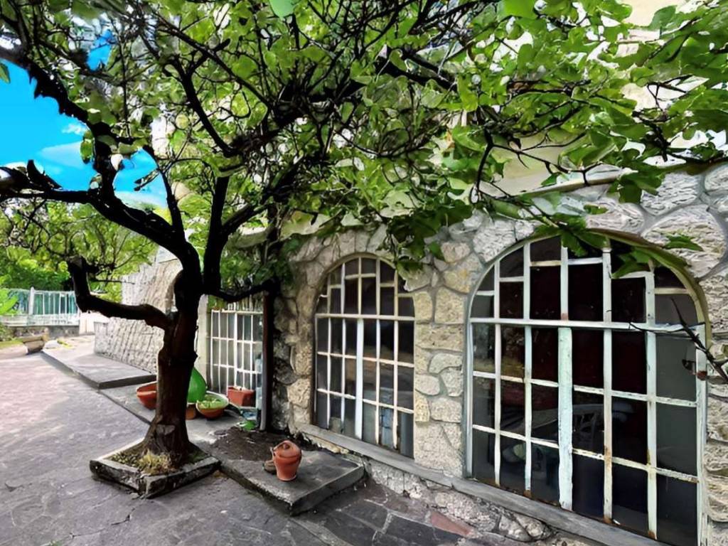 Villa a Cornuda in via Monte Grappa, 2 - Foto 2