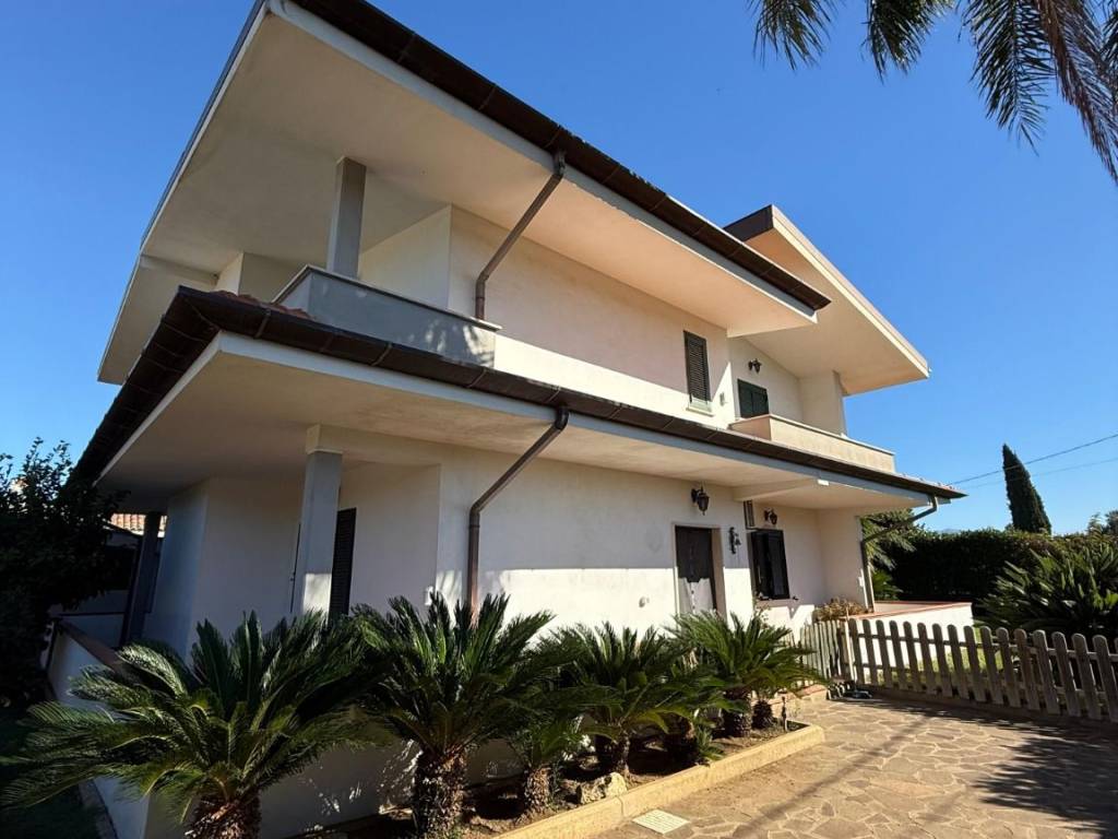 Villa a Cisterna di latina in Via Sant'Ilario, 9 - Foto 3