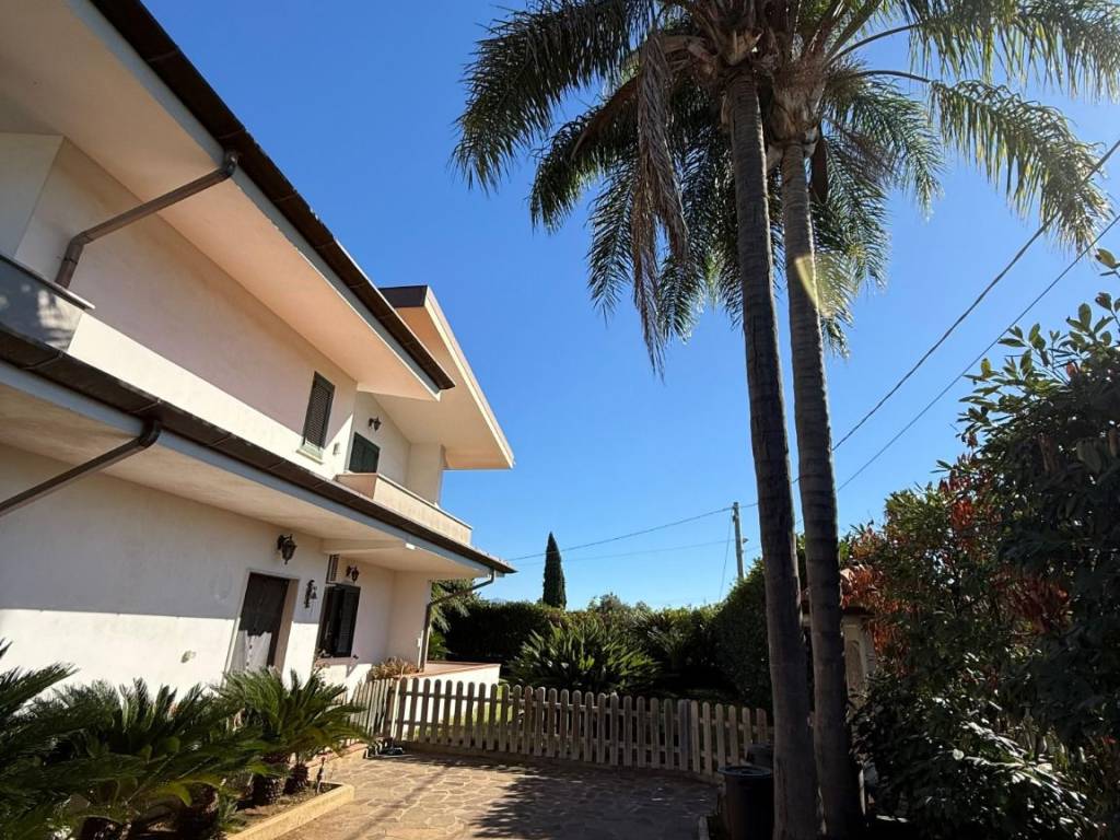 Villa a Cisterna di latina in Via Sant'Ilario, 9 - Foto 4