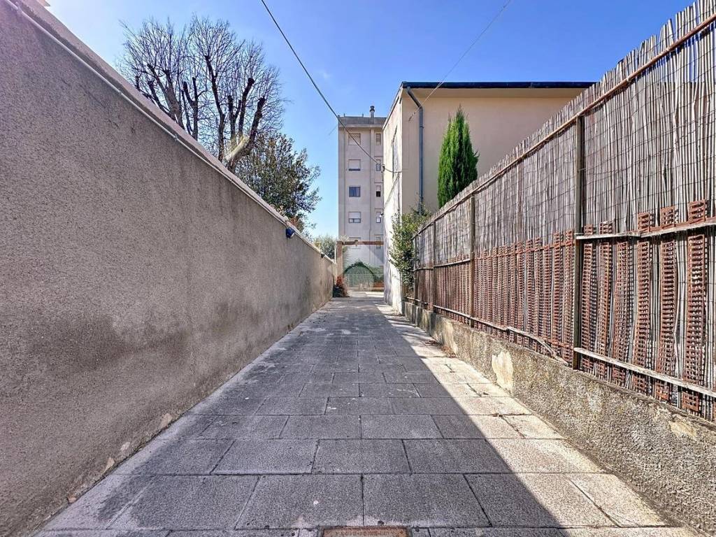 Loft / open space a Pontedera in via dante, 37 - Foto 5