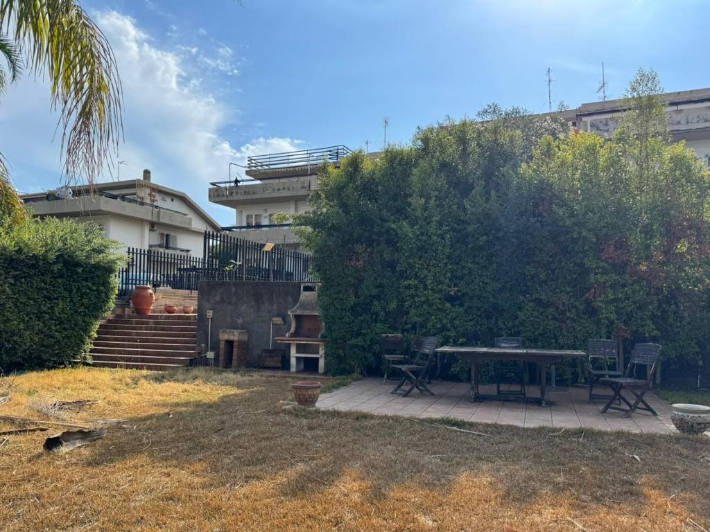 Villa a Aci castello in Via G. Pezzana - Foto 3