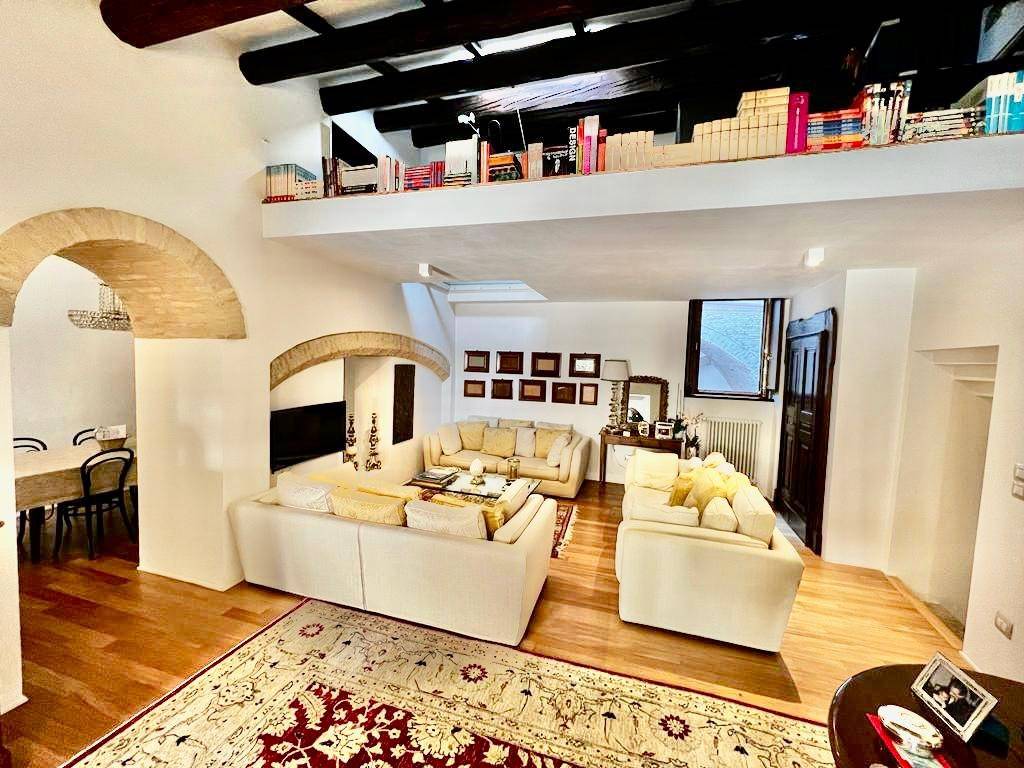 Villa a Assisi in Via Bernardo da Quintavalle - Foto 5