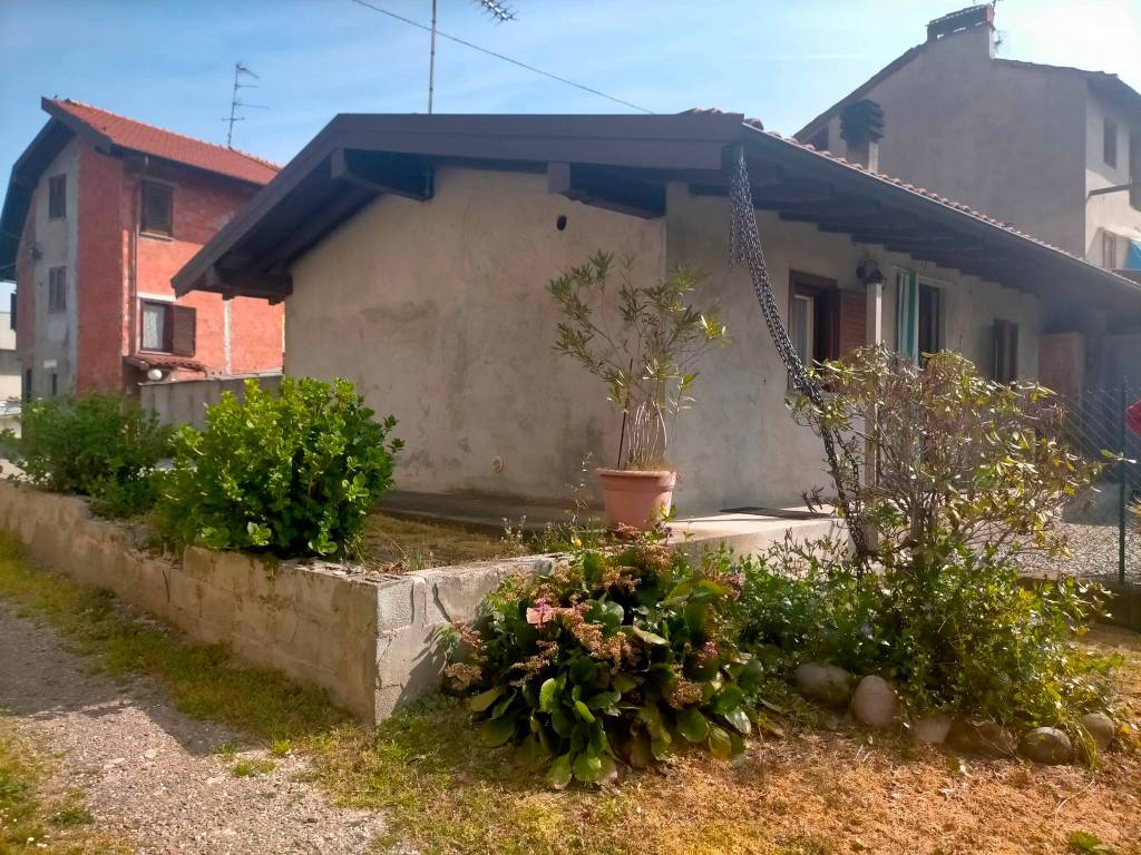 Casa indipendente a Divignano in Via Sempione - Foto 2